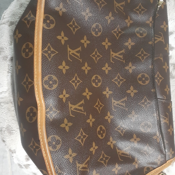 Louis Vuitton - Picture 13 of 16